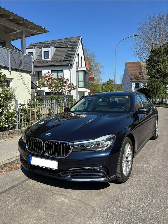 Second-hand BMW 730 265 CP (194 kW) 2016 Albastru Berlinǎ