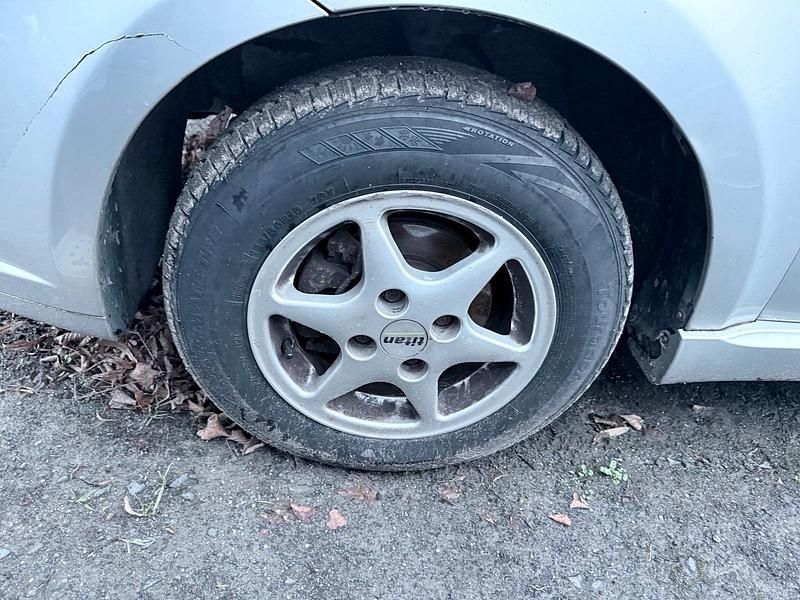 Gebraucht Chevrolet Aveo 90 PS (66 kW) 2010 Silber Kleinwagen