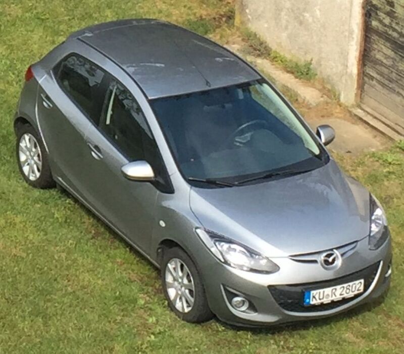 Silber Gebraucht 2012 Mazda 2 Center-Line Limousine | 5.900 € (Fairer Preis) - Bild 1/1