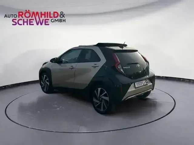 Gebraucht Toyota Aygo X X-plore 72 PS (52 kW) 2022 Beige SUV