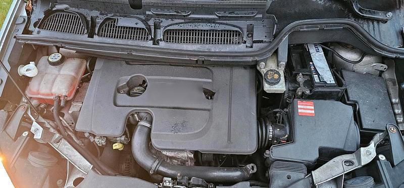 Gebraucht Ford C-MAX 109 PS (80 kW) 2010 Silber Van / Kleinbus