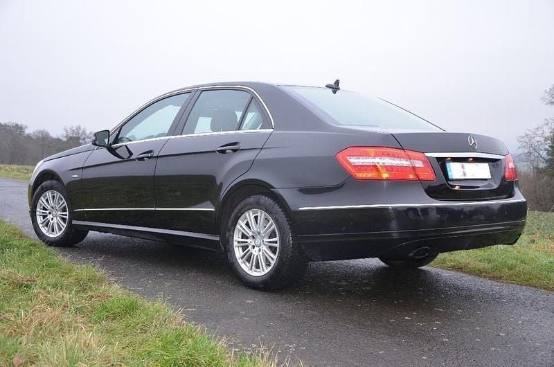 Gebraucht Mercedes E300 231 PS (169 kW) 2010 Schwarz Limousine