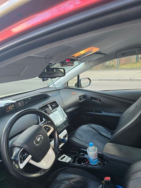 Gebraucht Toyota Prius Comfort 122 PS (89 kW) 2017 Rot Limousine