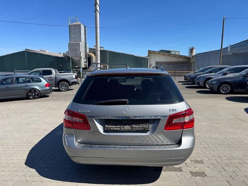 Gebraucht Mercedes E220 170 PS (125 kW) 2010 Silber Kombi