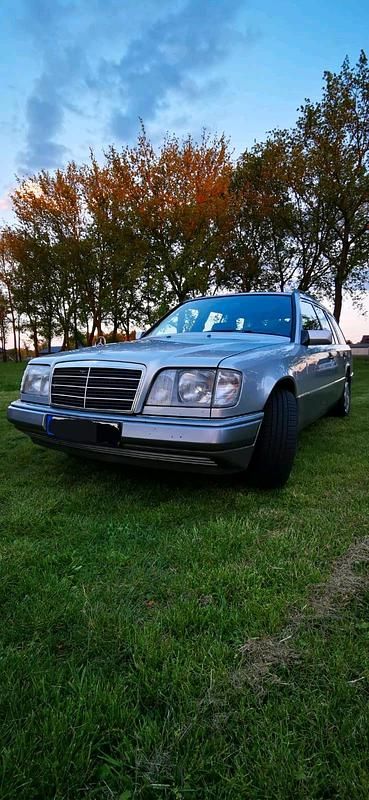 Gebraucht Mercedes E280 193 PS (141 kW) 1995 Silber Kombi