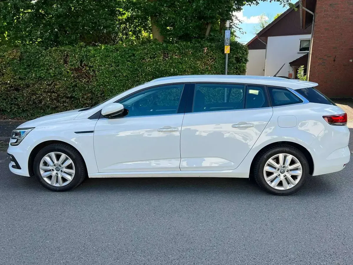 Gebraucht Renault Mégane IV Business 91 PS (66 kW) 2022 Gletscherweiss Kombi
