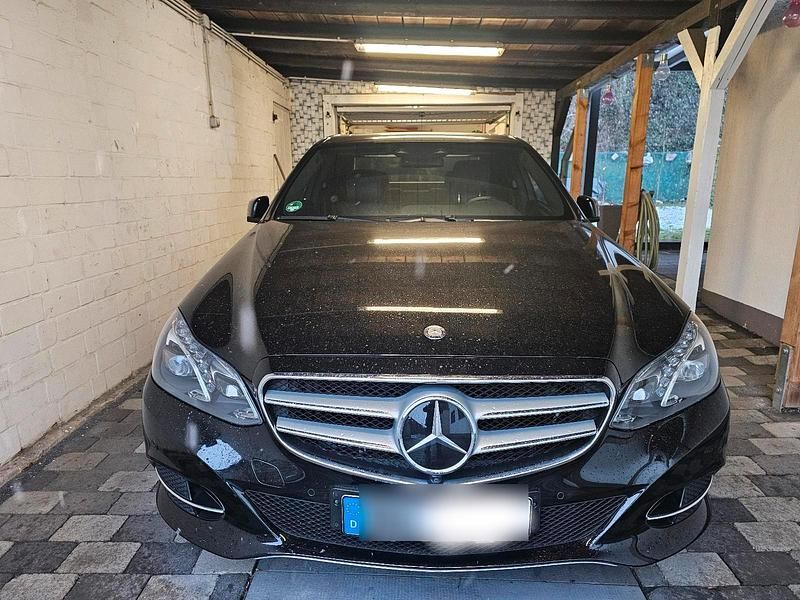 Gebraucht Mercedes E400 Avantgarde 333 PS (244 kW) 2013 Schwarz Limousine