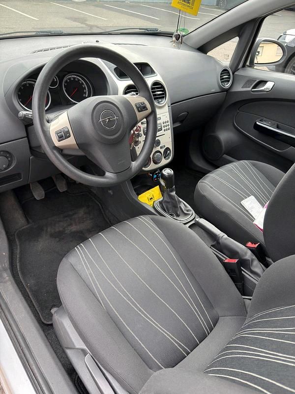 Gebraucht Opel Corsa 80 PS (58 kW) 2007 Silber Kleinwagen