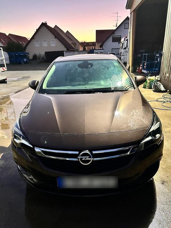 Braun Gebraucht 2016 Opel Astra Innovation Kleinwagen | 7.200 € (Fairer Preis) - Bild 1/4