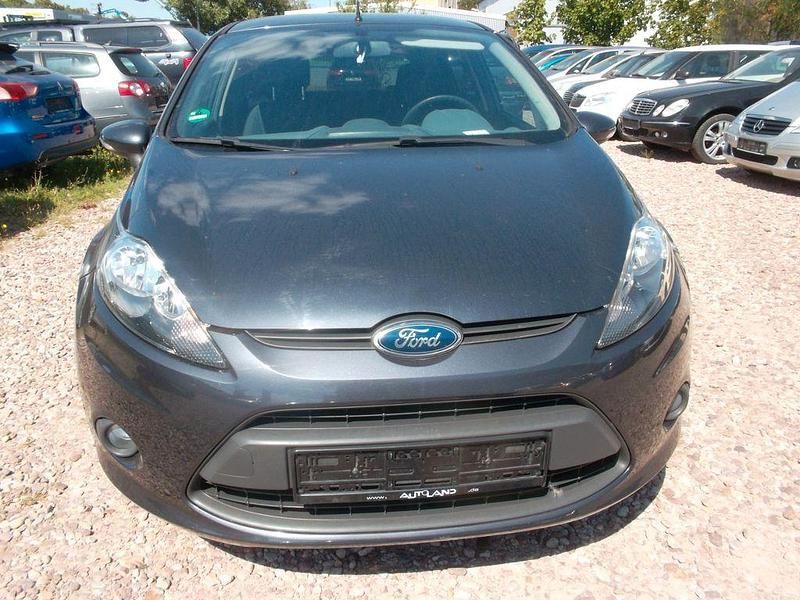 Usata Ford Fiesta Trend 82 CV (60 kW) 2010 Grigio Utilitaria