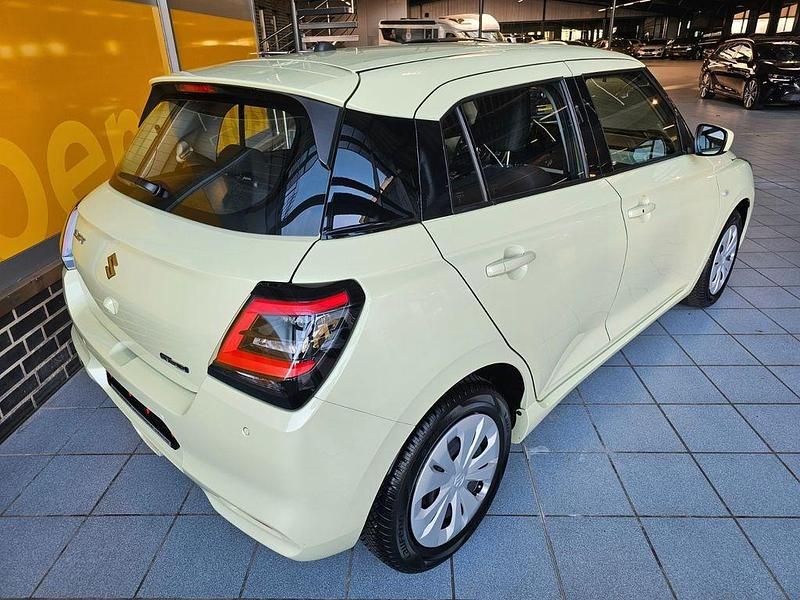 Gebraucht Suzuki Swift 83 PS (61 kW) 2024 Cool yellow (metallic) Kleinwagen