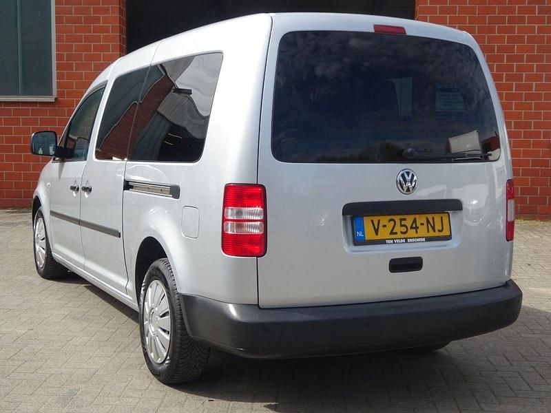 Gebraucht VW Caddy Maxi 102 PS (75 kW) 2013 Silber Van / Kleinbus
