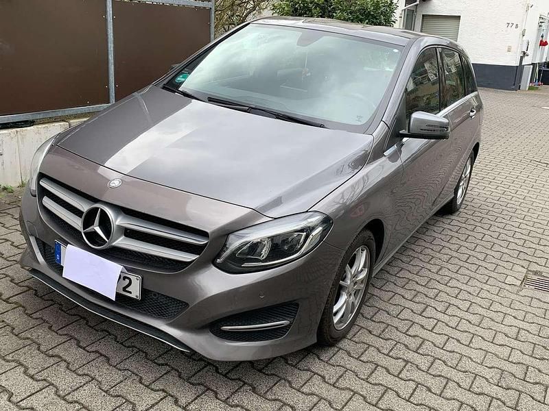 Gebraucht Mercedes B200 156 PS (114 kW) 2017 Silber Van / Kleinbus