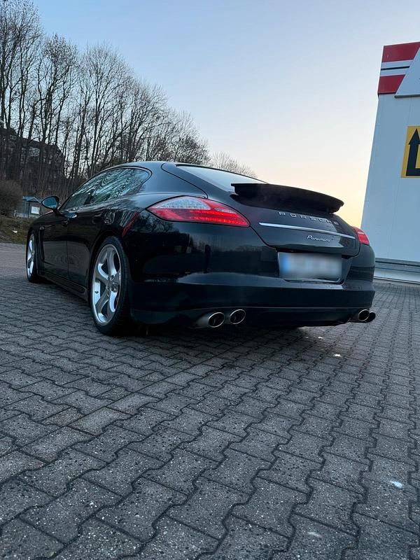 Gebraucht Porsche Panamera 300 PS (220 kW) 2012 Schwarz Kleinwagen
