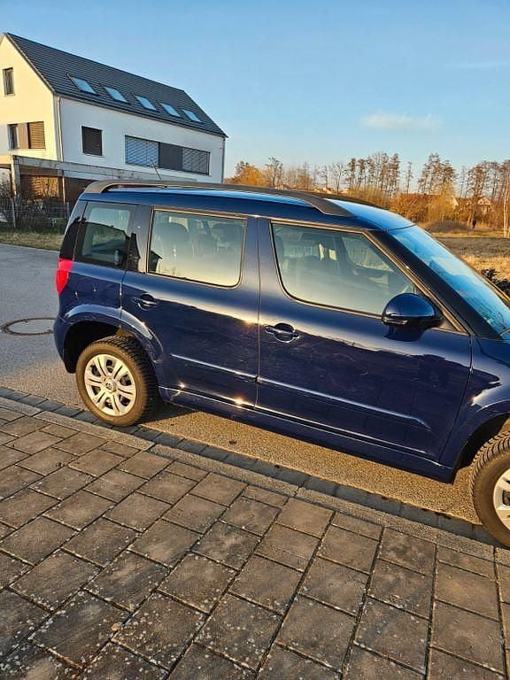 Gebraucht Skoda Yeti Active 105 PS (77 kW) 2014 Blau SUV