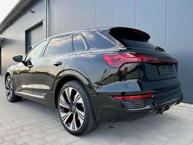 Mythosschwarz metallic Gebraucht 2023 Audi Q8 e-tron S-Line SUV | 69.990 € - Bild 1/4