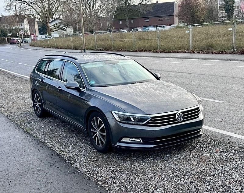 Grau Gebraucht 2016 VW Passat Kombi | 12.900 € (Guter Preis) - Bild 1/4