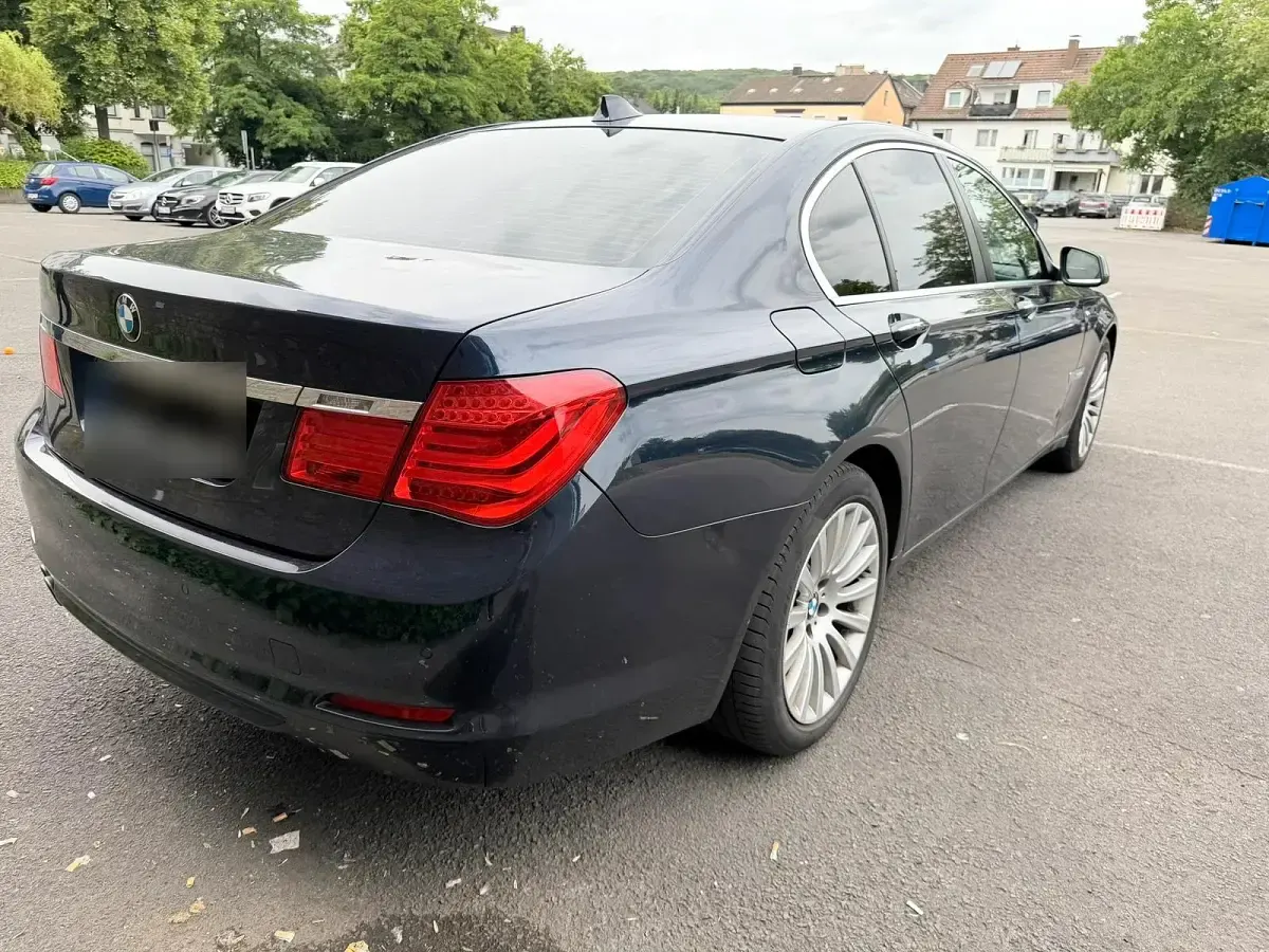 Gebraucht BMW 730L 245 PS (180 kW) 2010 Blau Limousine
