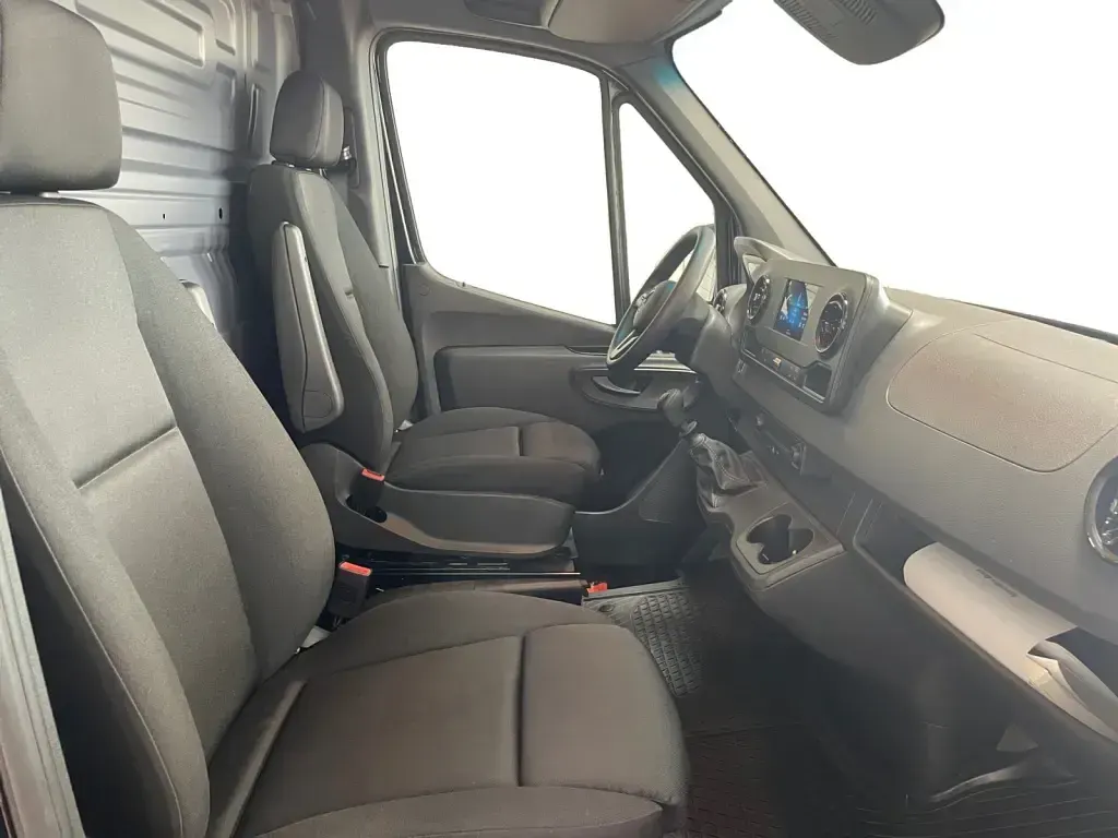 Gebraucht Mercedes Sprinter 114 PS (83 kW) 2023 Tiefschwarz Van