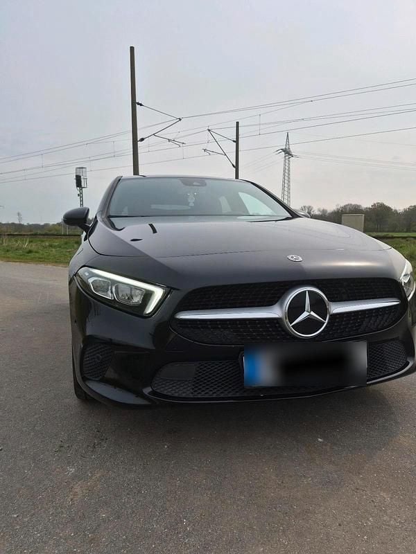 Gebraucht Mercedes A200 150 PS (110 kW) 2019 Schwarz Limousine