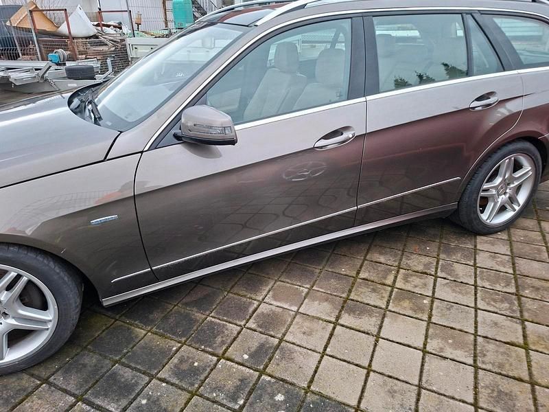 Gebraucht Mercedes E350 231 PS (169 kW) 2011 Gold Kombi