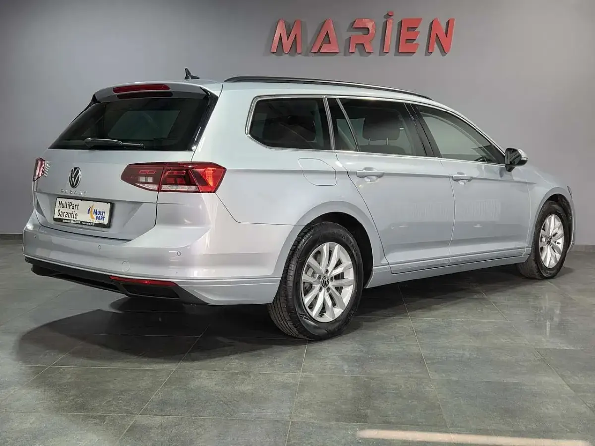 Usata VW Passat 150 CV (110 kW) 2023 Argento Station wagon