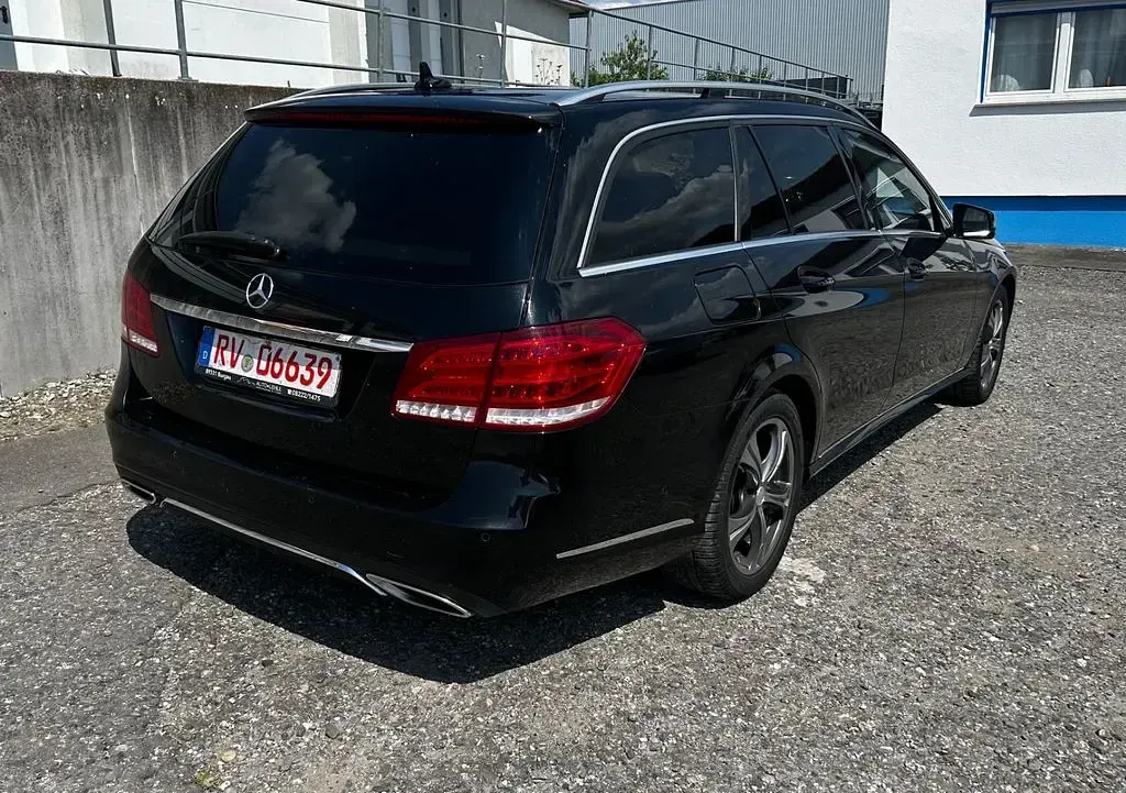 Gebraucht Mercedes E300 231 PS (169 kW) 2013 Schwarz Kombi