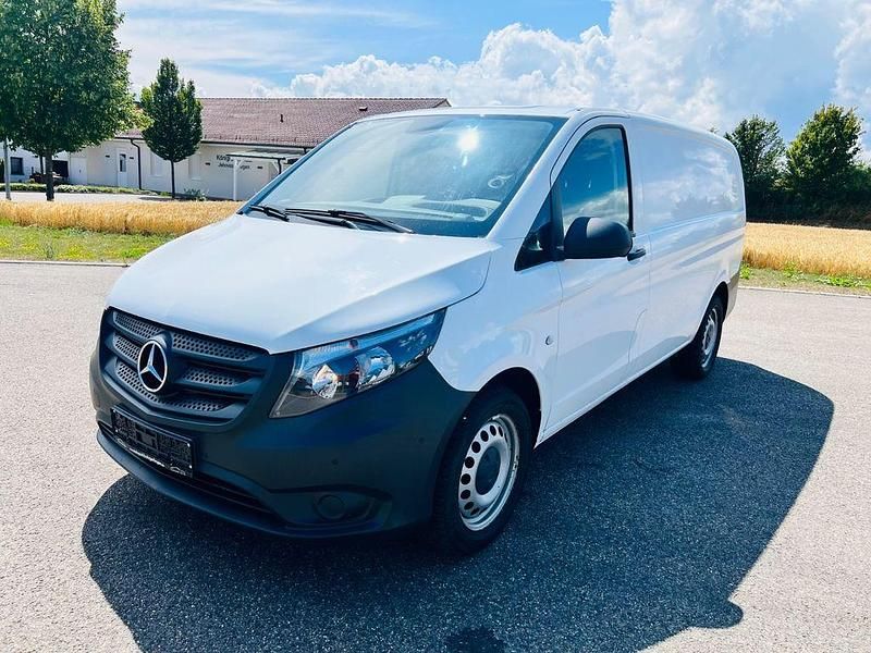 Weiß Gebraucht 2018 Mercedes Vito Van / Kleinbus | 22.990 € (Superpreis) - Bild 1/4