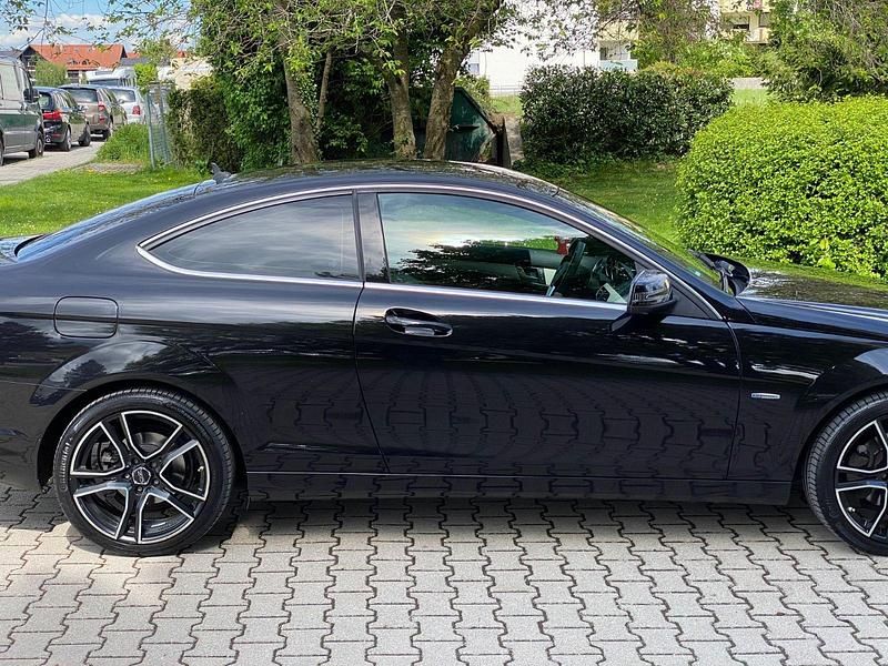 Gebraucht Mercedes C180 156 PS (114 kW) 2011 Schwarz Coupé