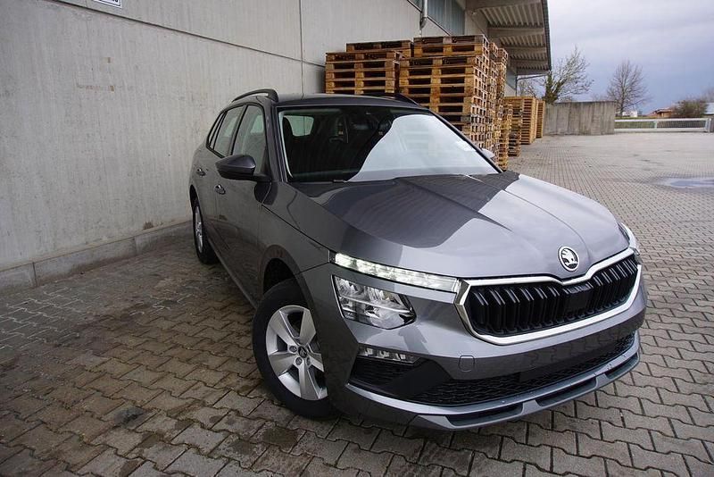Neu Skoda Kamiq Selection 116 PS (85 kW) 2025 Graphitegrau metallic SUV
