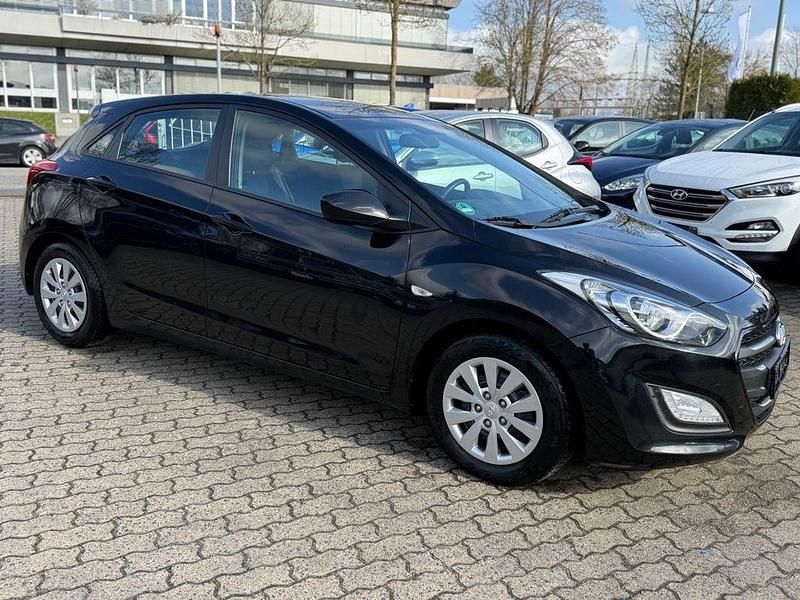 Gebraucht Hyundai i30 Classic 110 PS (80 kW) 2015 Schwarz Limousine