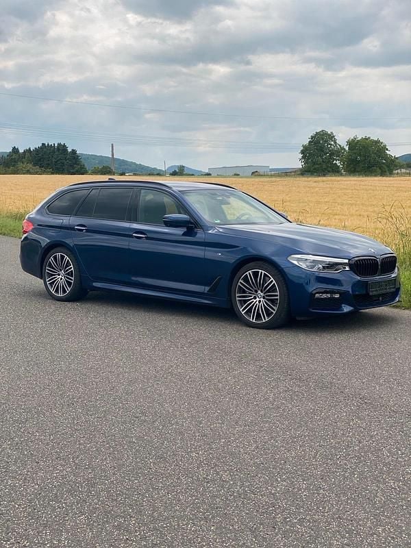 Blau Gebraucht 2017 BMW 540 Comfort Edition Kombi | 37.300 € (Fairer Preis) - Bild 1/4
