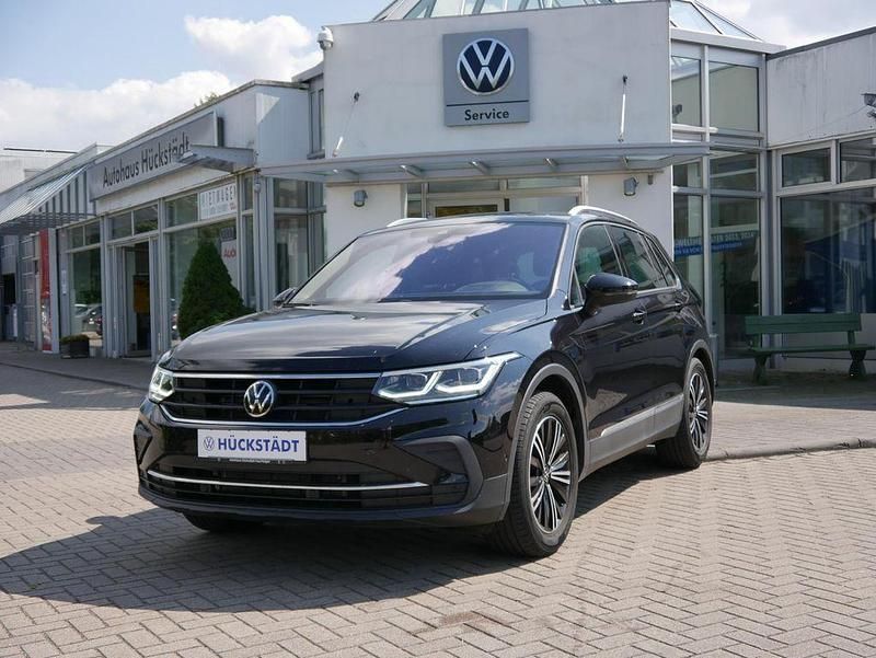 Gebraucht VW Tiguan Active 150 PS (110 kW) 2023 Schwarz (deep black perleffekt) SUV