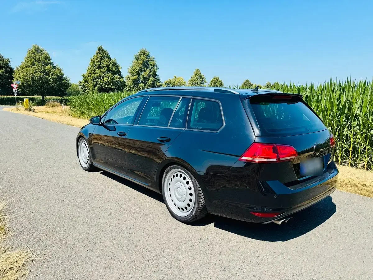 Gebraucht VW Golf VII LOUNGE 125 PS (91 kW) 2015 Schwarz Kombi