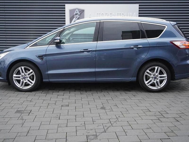 Gebraucht Ford S-MAX Titanium 190 PS (139 kW) 2018 Chromablau metallic Van / Kleinbus