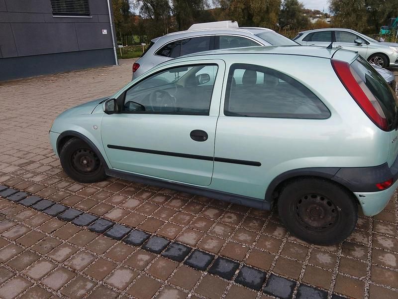 Grün Gebraucht 2002 Opel Corsa Kleinwagen | 599 € (Guter Preis) - Bild 1/4