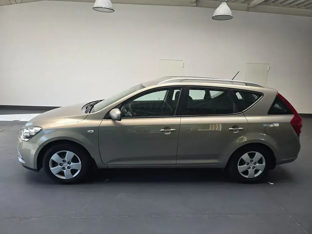 Gebraucht Kia Ceed Sportswagon 105 PS (77 kW) 2011 Silber Kombi
