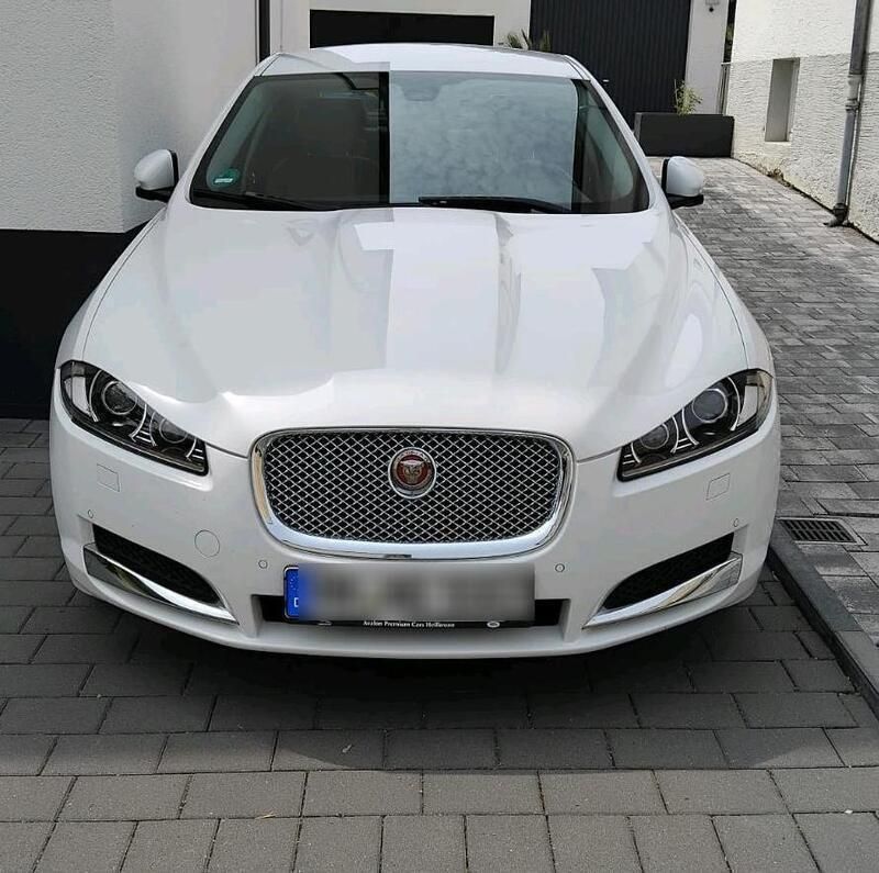Weiß Gebraucht 2015 Jaguar XF Limousine | 11.999 € (Superpreis) - Bild 1/4