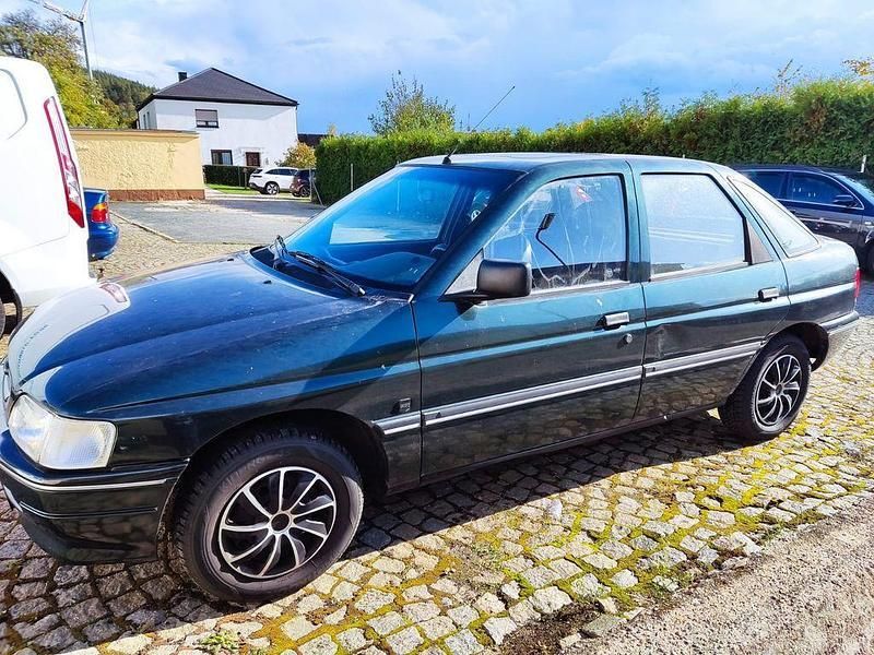Grün Gebraucht 1994 Ford Escort Limousine | 950 € - Bild 1/4
