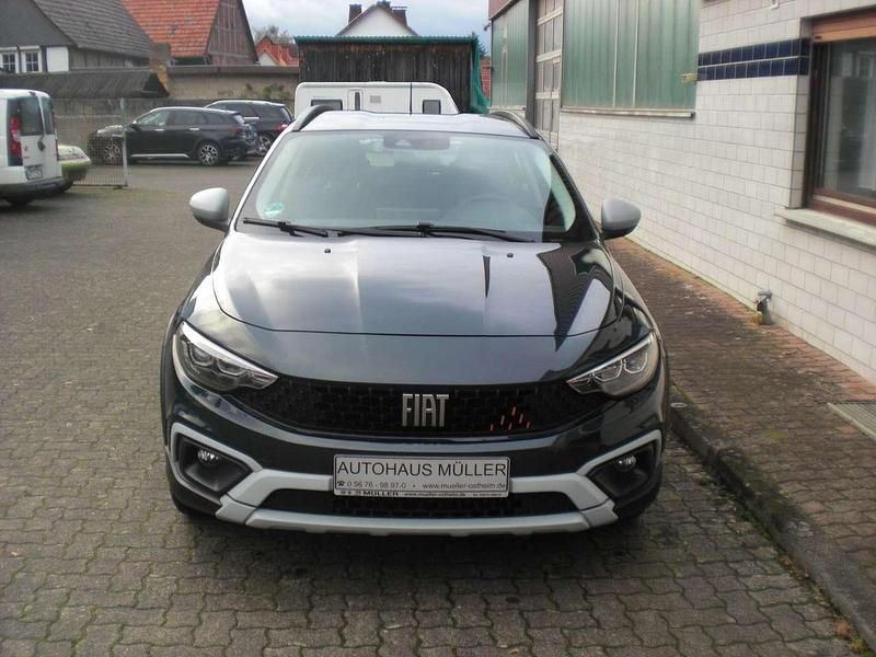 Gebraucht Fiat Tipo Garmin 131 PS (96 kW) 2024 Foresta grün Kleinwagen