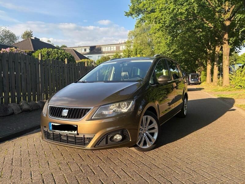 Gelb Gebraucht 2012 Seat Alhambra Style Van / Kleinbus | 12.599 € (Teuer) - Bild 1/4
