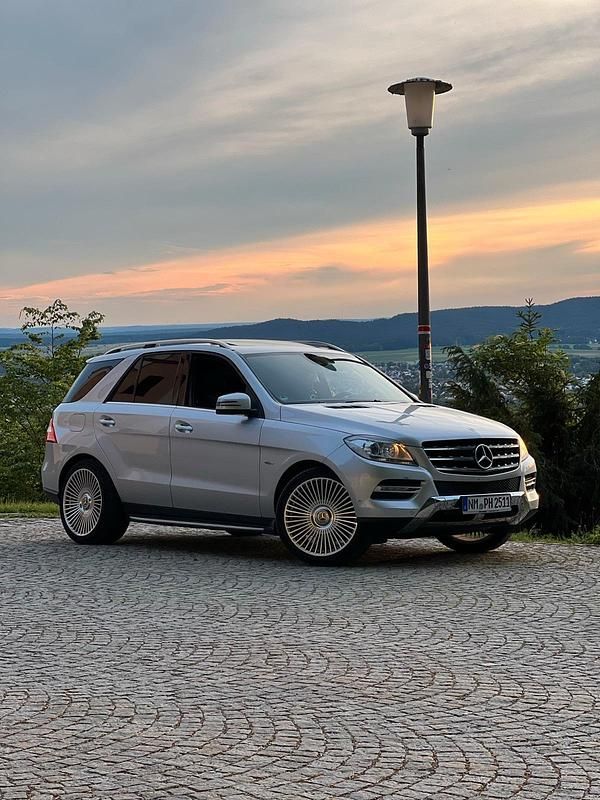 Silber Gebraucht 2012 Mercedes ML350 SUV | 29.999 € (Teuer) - Bild 1/1