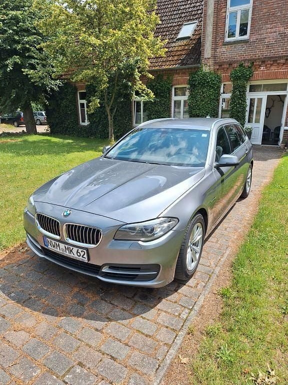 Grau Gebraucht 2016 BMW 520 Kombi | 9.401 € (Guter Preis) - Bild 1/4
