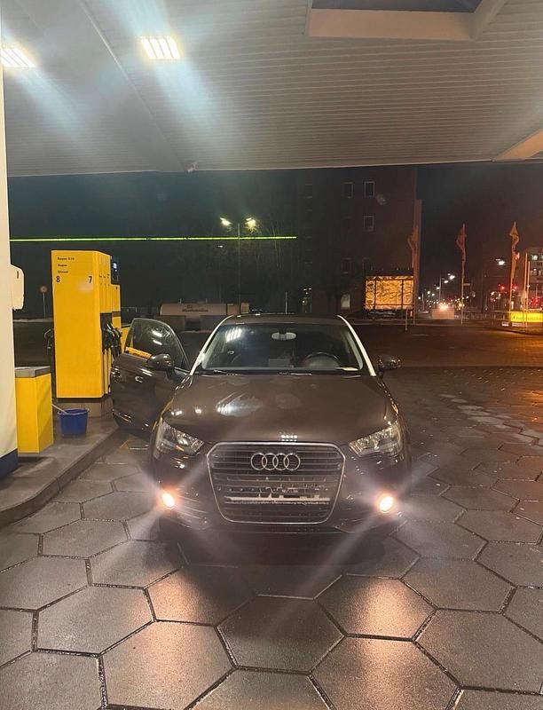 Braun Gebraucht 2011 Audi A1 Kleinwagen | 6.990 € (Fairer Preis) - Bild 1/4