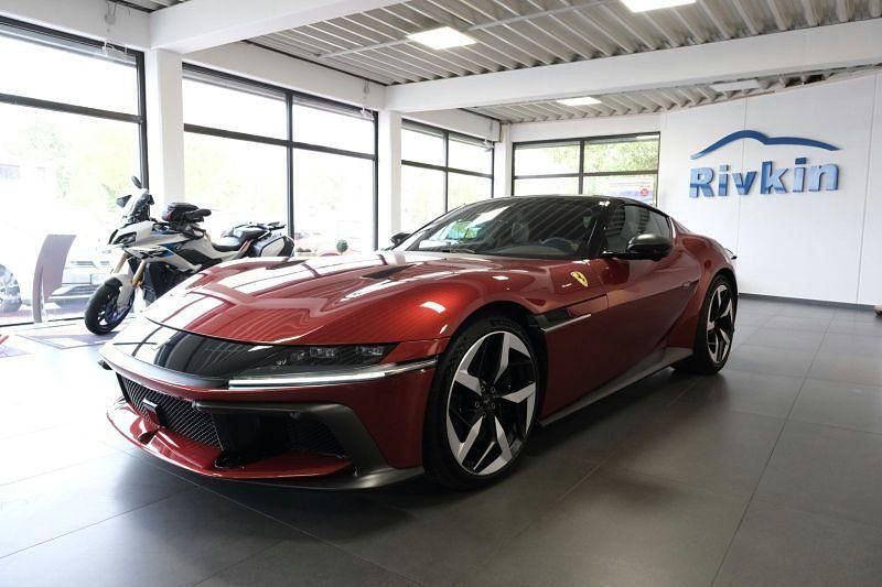 Rot Neu 2025 Ferrari 12 Cilindri | 630.700 € - Bild 1/4