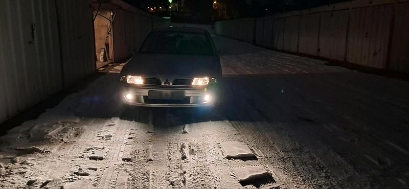 Gebraucht Mitsubishi Carisma 103 PS (75 kW) 2001 Silber Limousine