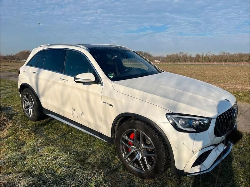 Weiß Gebraucht 2021 Mercedes GLC63 AMG AMG SUV | 67.900 € (Fairer Preis) - Bild 1/4