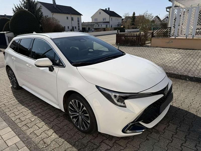 Gebraucht Toyota Corolla Team 196 PS (144 kW) 2024 Weiß Kombi