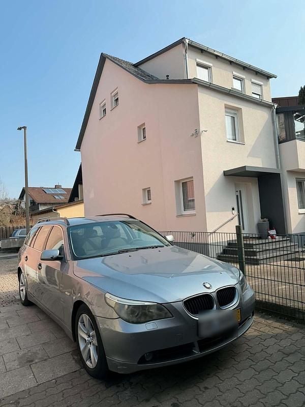 Gebraucht BMW 525 177 PS (130 kW) 2004 Grau Kombi