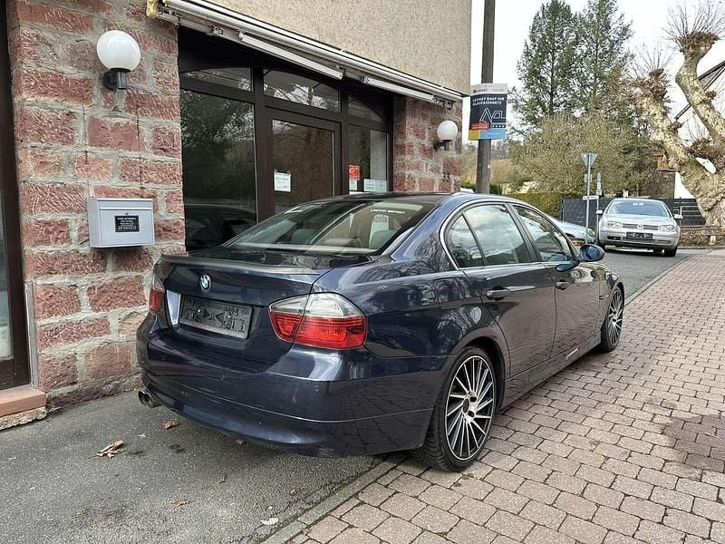 Gebraucht BMW 320 150 PS (110 kW) 2005 Blau Limousine